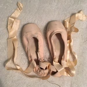 Used Gaynor Minden Pointe shoes, 8.5